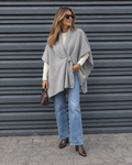 Poncho Elena gris claro puesto