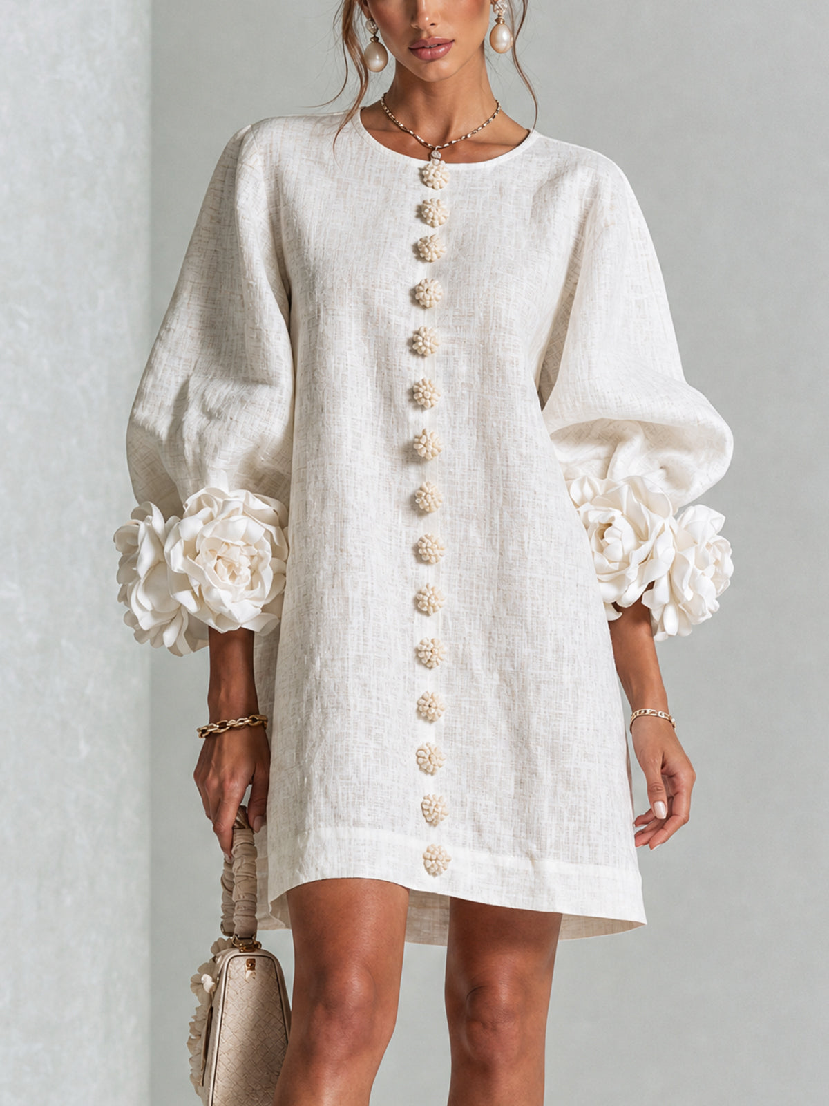 Aura Vestido Mini con Botones Florales